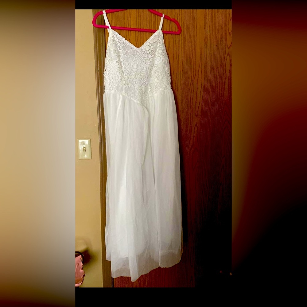 White wedding dress brand new never worn.